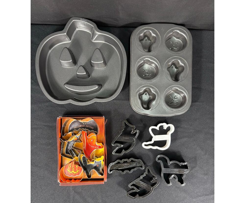 Halloween Baking Bundel Wilton Pumpkin Cake Pan Mini Pan Fox Run Cookie Cutters